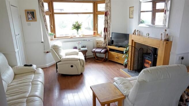 BAY FRONTED LOUNGE