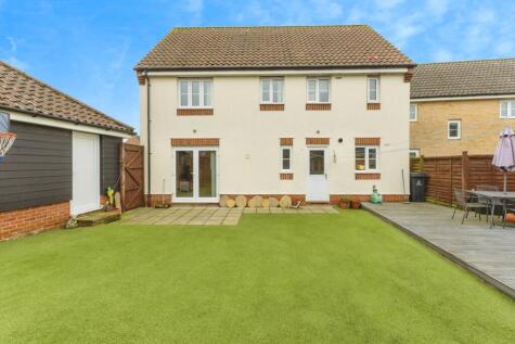 Stirling Road, Carbrooke, Thetford, Norfolk, IP25