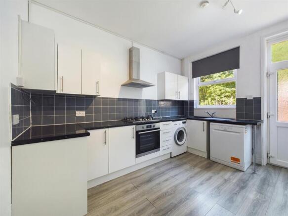3 bed Terraced to rent Image 4