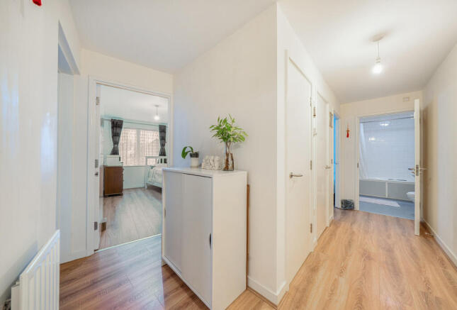 1408118-12-6984c7...