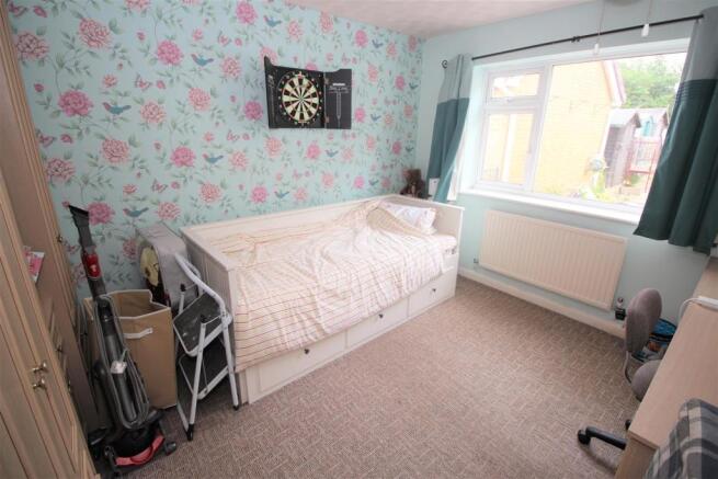 bedroom 2.JPG