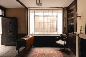 10 St Martins House, Goodwin's Court, London WC2N 4LL