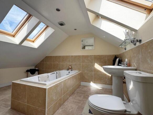 3 bed Detached Bungalow for sale Image 9