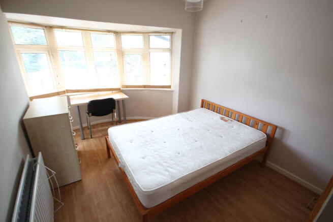5 bed Semi-Detached to rent Image 10
