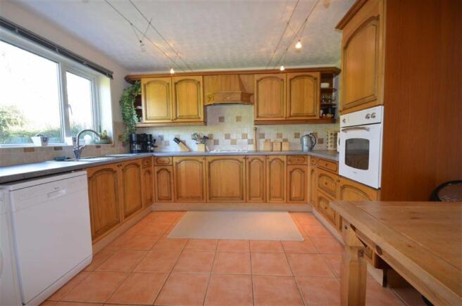 KITCHEN/DINING ROOM
