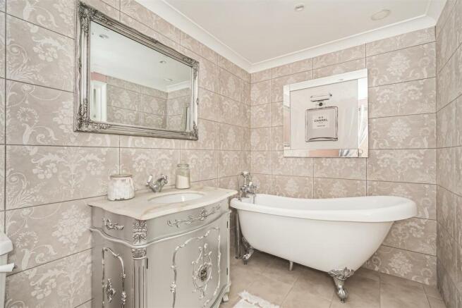 2 Cleveland Close30.jpg