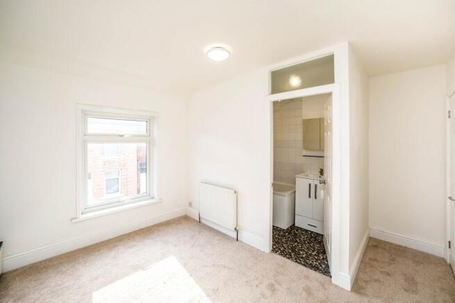 2 bed House to rent Image 6