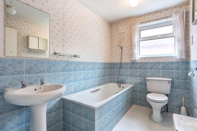 BATHROOM 1