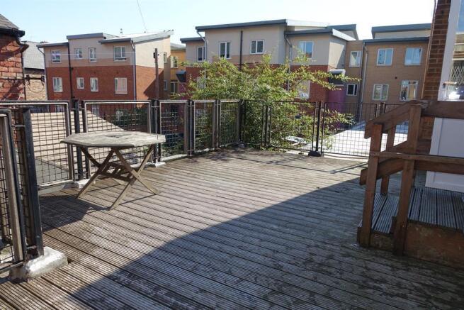 4 bed Private Halls to rent Image 4