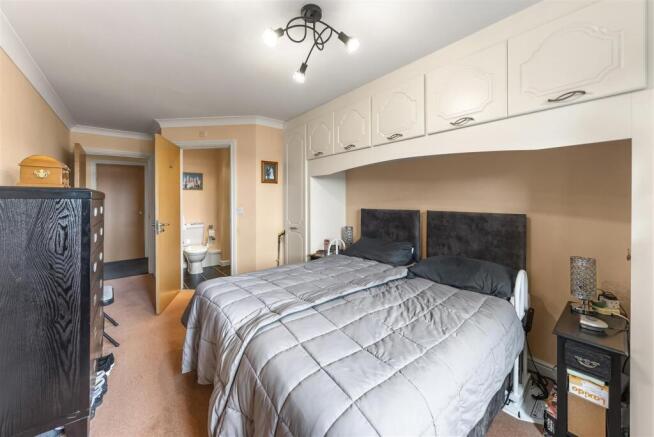 2 bed Apartment for sale Image 4