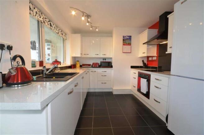 KITCHEN / DINING ROO