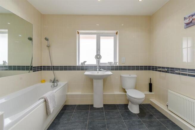 8439245-interior24.jpg