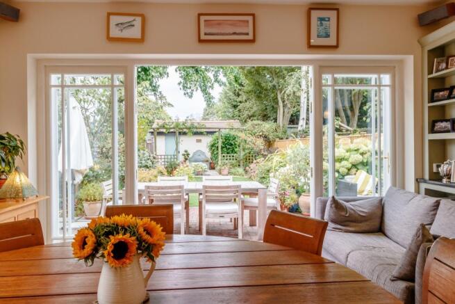 Dining area onto gar