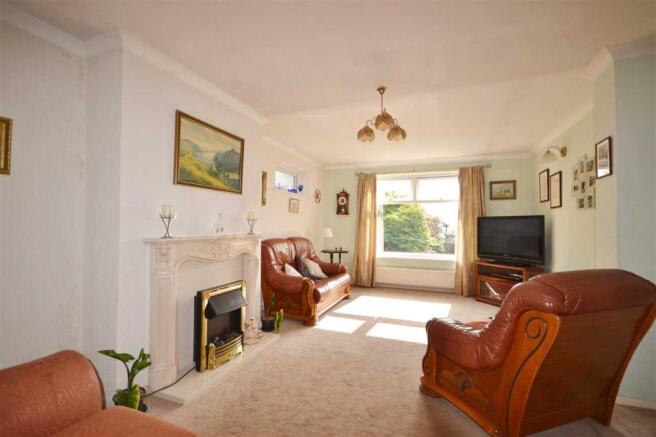 LOUNGE: