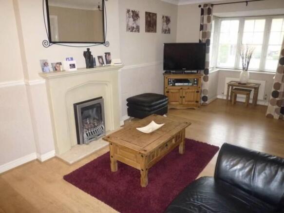 LOUNGE/SITTING ROOM