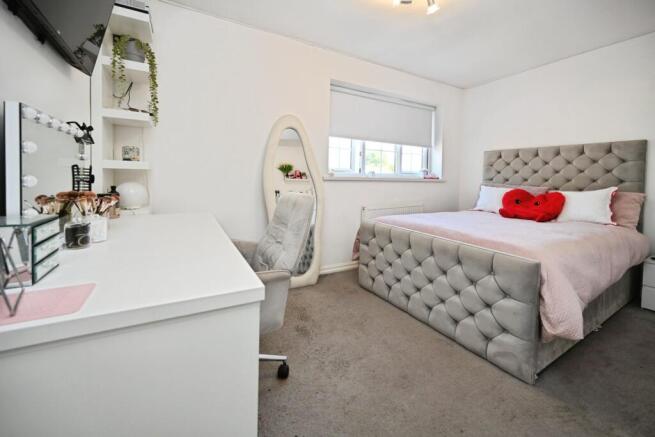 3 bed Semi-Detached for sale Image 8