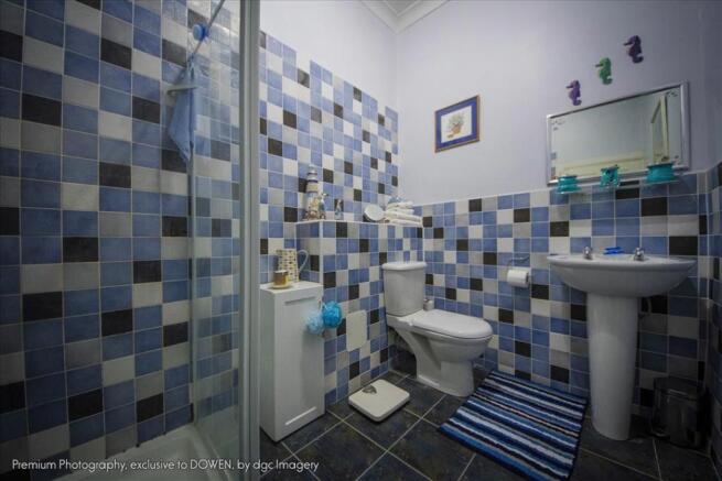 EN SUITE