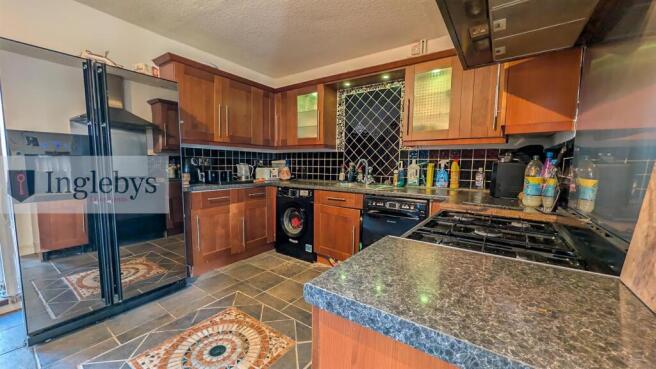 4 bed Terraced for sale Image 6