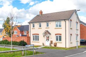 11, Deer Grove, Droitwich WR9 7FN