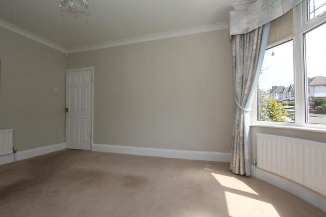 4 bed Semi-Detached to rent Image 11