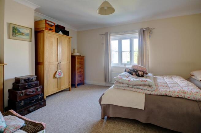 Bedroom 1.jpg