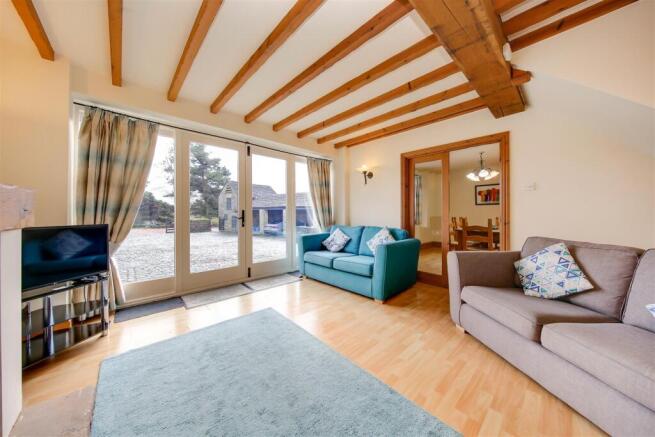 Living Room4.jpg
