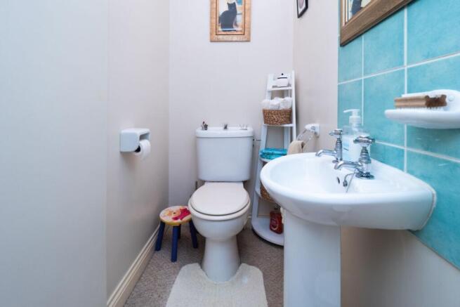 4 bed Detached for sale Image 5