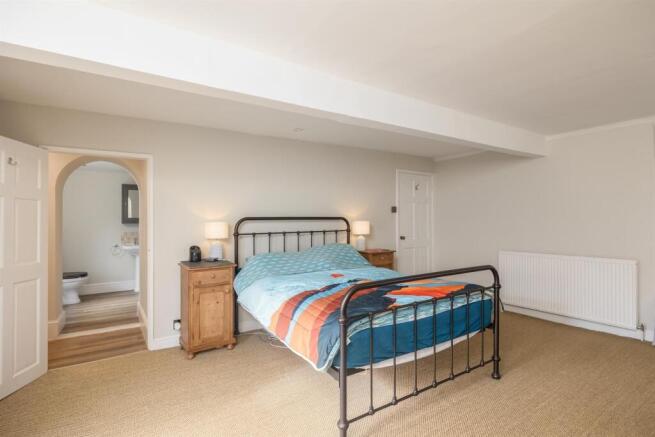 4 bed Detached for sale Image 11
