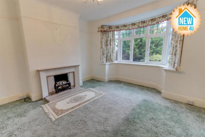 LIVING ROOM: