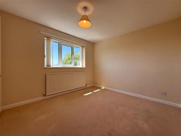 4 bed Detached for sale Image 11