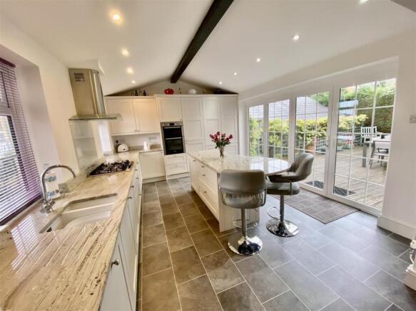 KITCHEN/BREAKFAST ROOM