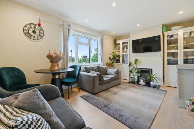 Stunning 2 Bedroom Maisonette