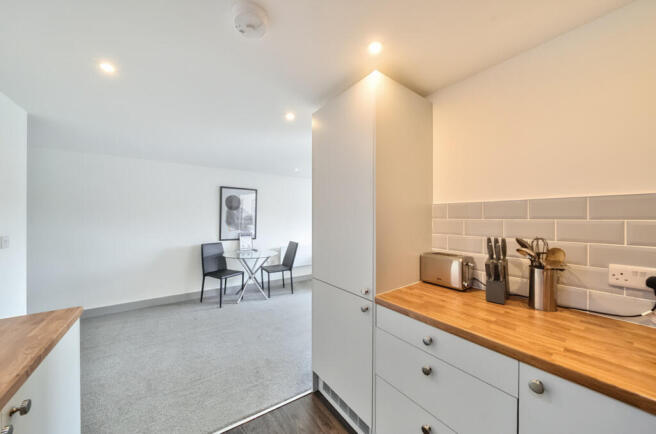 1298381-7-684fe0d...