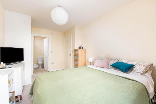 Bedroom1_2.jpg