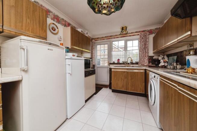 3 bed Semi-Detached for sale Image 8