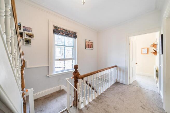5 bed Semi-Detached to rent Image 9
