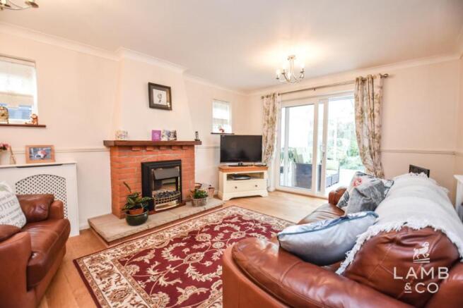 LIVING ROOM: