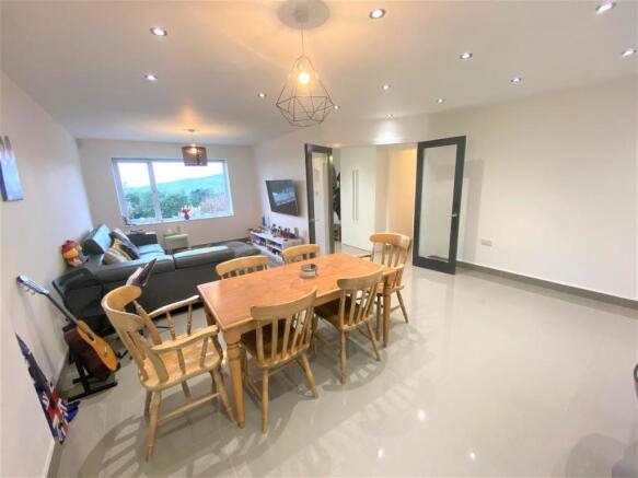 KITCHEN/DINING/FAMILY ROOM