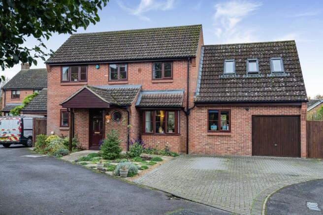 4-bed detached on Hunt Road, Thame, Oxfordshire, OX9, £695,000