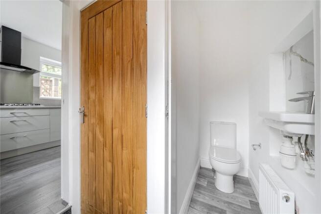 5 bed Detached for sale Image 12