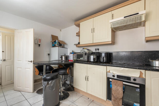 4 bed House of Multiple Occupation for sale Image 6