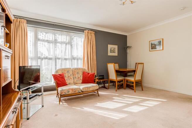 flat-courtlands-crescent-banstead-113.jpg