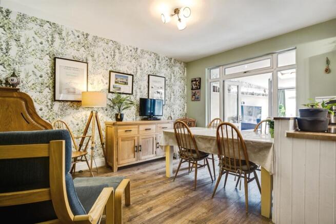 3 bed Semi-Detached for sale Image 4