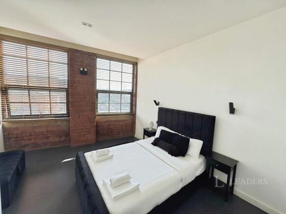 3 bed Flat to rent Image 6