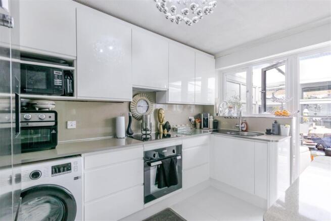Hinkley Close, Harefield, Uxbridge photo 4