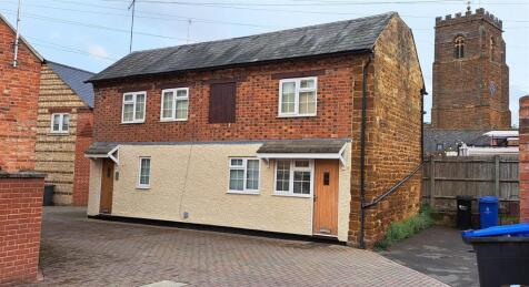 Moat Yard, Moat Lane, Towcester, NN12