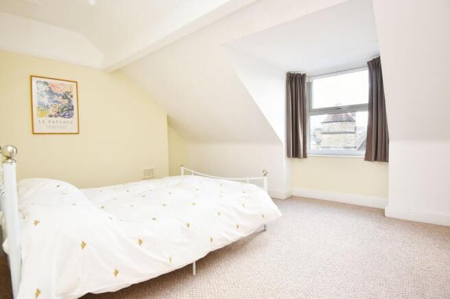 4 bed House for sale Image 9