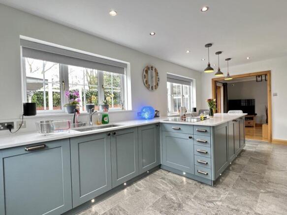 KITCHEN BREAKFAST ROOM