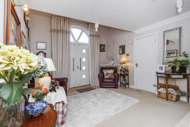 6 bed Detached for sale Image 7