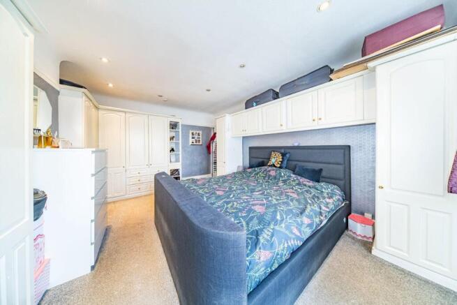 8 Albany Ave bedroom 1 2.jpg